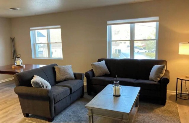 Above the Mat- Downtown Apartment