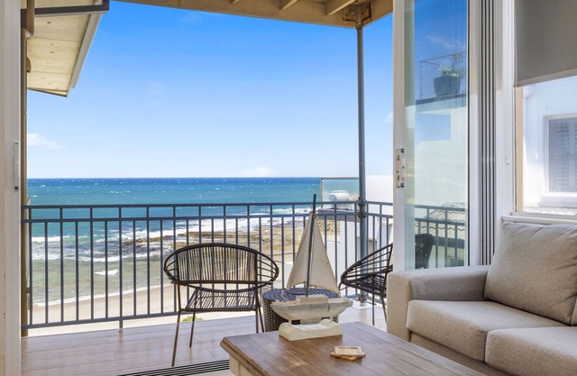 Absolute Beachfront @ The Entrance