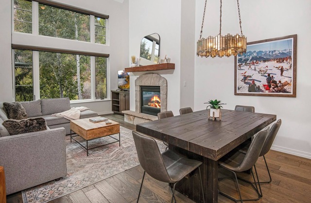 Absolutely Darling Condo w/ Very Short Walk to Arrowhead Lift, Pool, Hot Tub!!