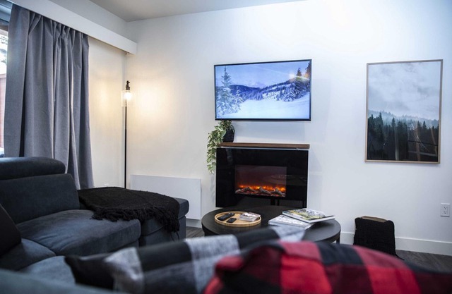 Absolutely Revy - Ground Level Condo with Hot Tub