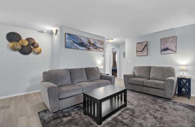 AC IN UNIT Modern 2 bedroom remodel walking distance to downtown
