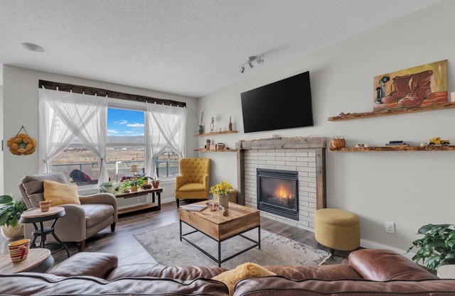 AC | River & Mountains Views | Backyard | BBQ | Wet BAR | Movie Room | Fireplace