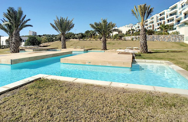 Luxus-Wohnung, Blick auf den Pool, Wi-Fi, große Terrasse