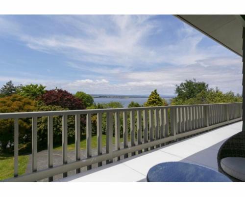 Acacia Bay - Lake and Mountain Views