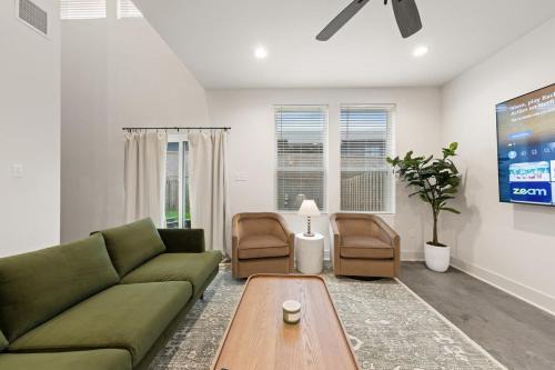 Acadian House KING Bed Garage Arcade 85 TV