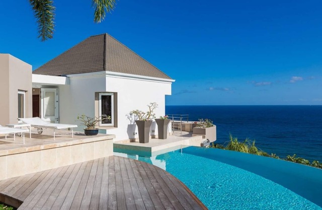 **VIP ACCESS TO THE EDEN ROCK HOTEL - Luxurious Villa in St Barths