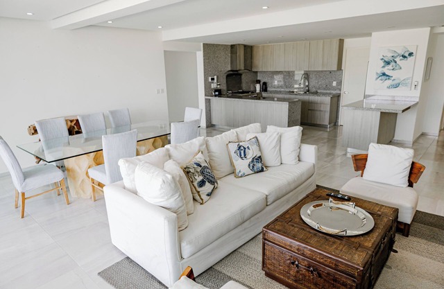 ACAPULCO RESIDENCES WITH GOLF VIEWS
