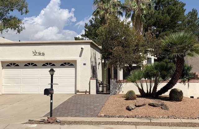 The 18th Hole - beautiful townhome close to everything you need.