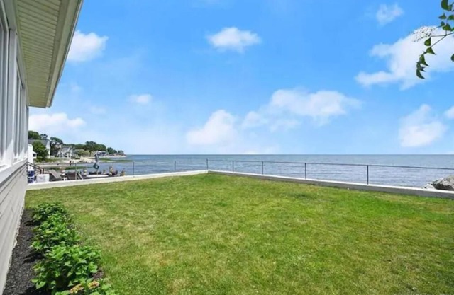 Accessible Beachfront Home on Long Island Sound. Sandy beach near Restaurants!
