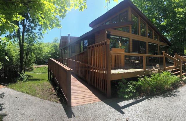 Accessible Home on Secluded Private Lake