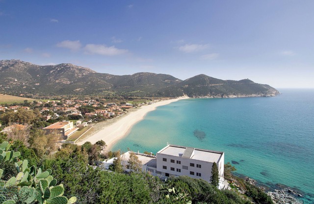 Accogliente Villa Immersa nel Verde con Incantevole Vista Mare
