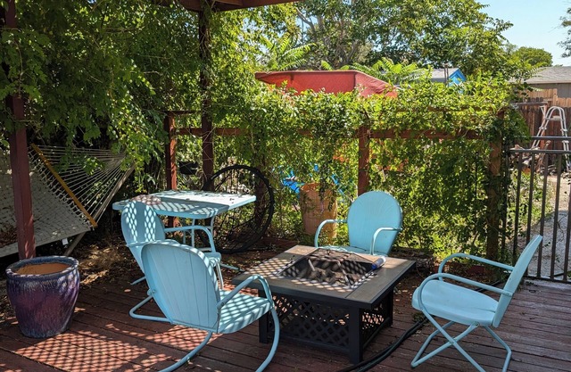 Accommodating Casa in quiet neighborhood, close to Old Town, Zoo.