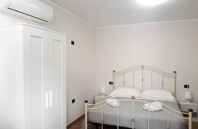 Accommodation in center, Doria Castle, Town Villa, stores, bars, pubs, transportation.