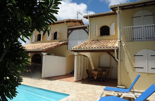 Wohnung mit Terrasse, Schwimmbad in attraktiver Residenz in der Nähe der Strände