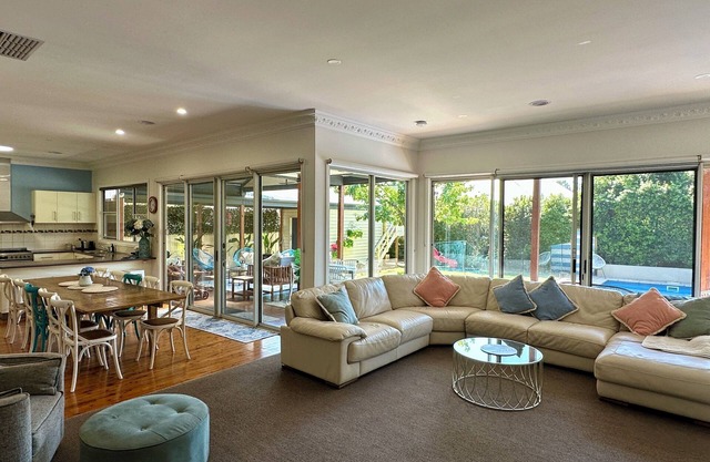 ACE Echuca Ferienhaus - Familien Favorit * Top Lage * Beheizter Pool * Gasfeuer