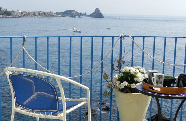 Aci Castello: Joinsicily - The Suite Under The Castle