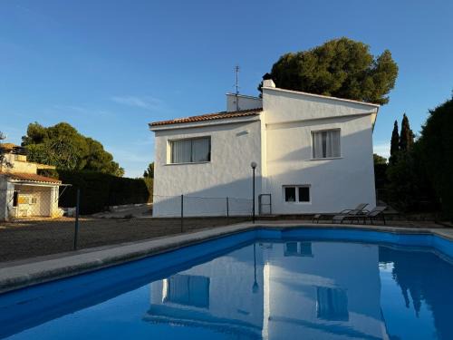 Acogedora casa con piscina
