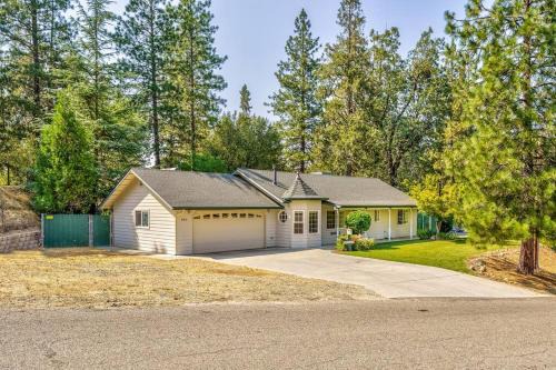 Acorn House - Charming house in green heaven with pool table with lovely backyard