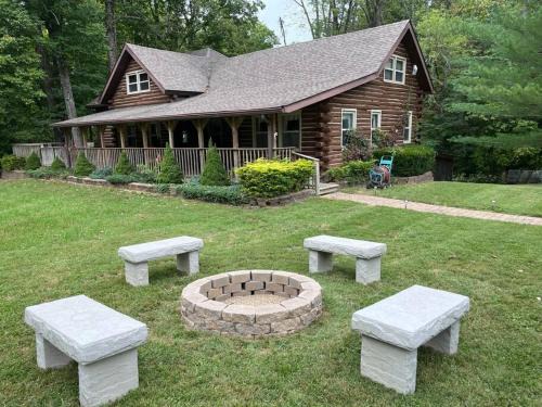Acorn Resort a Unique Retreat Cabin, 13 acres land