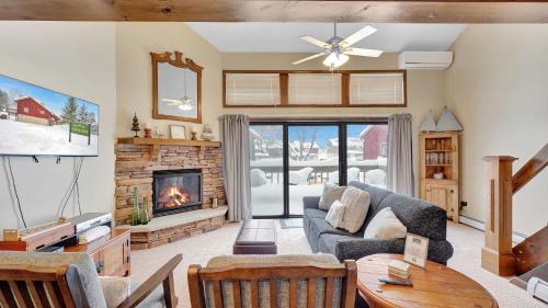 Across from Holiday Valley 2 King Beds AC