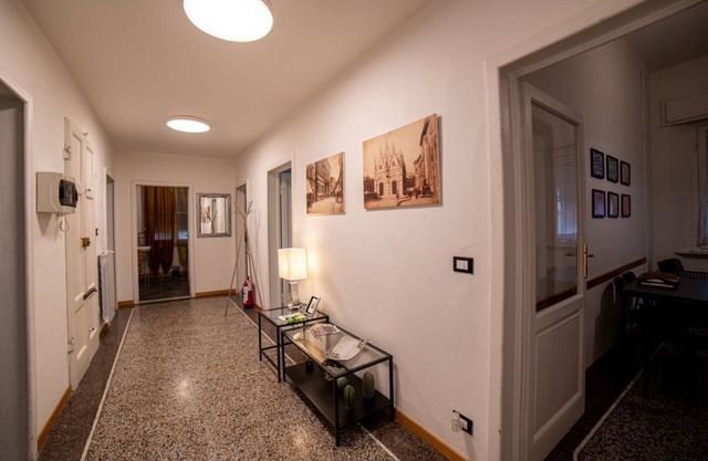 Across the Arno River, air-conditioned and a stone's throw from downtown!