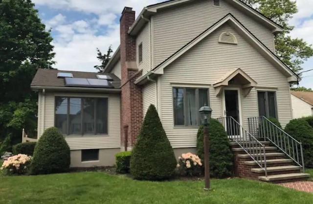 Actually 1 minute walk to private beach/5 to town beach! Renovated/ pet friendly