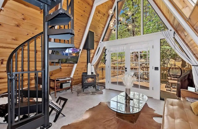 Acute A-frame Cabin w WiFi