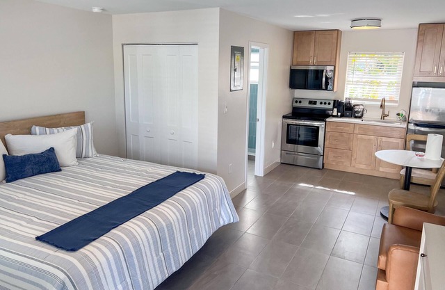 ADA Poolside King Studio