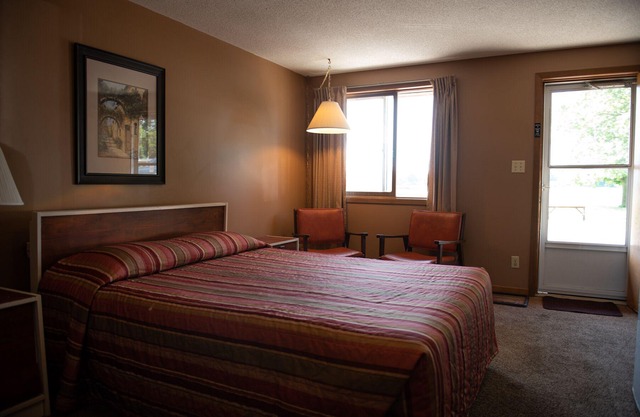 Adams Golden Acres Motel