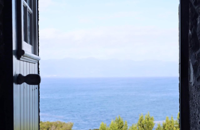 Azoren Traditionelle Steinhäuser mit Meerblick!