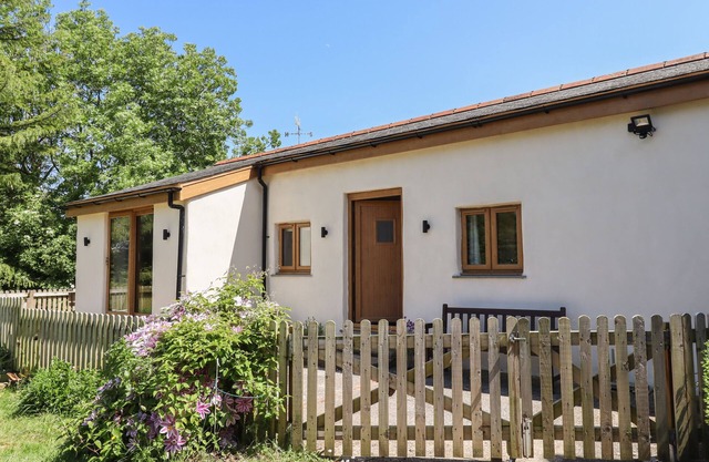 ADIPIT STABLES, romantic, with a garden in Bideford