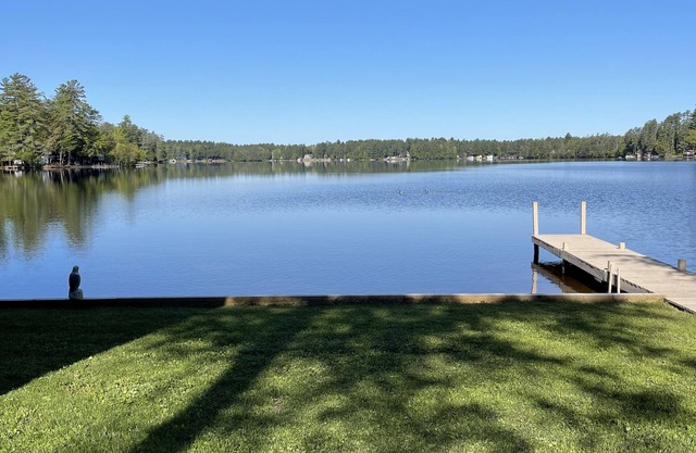 Adirondack Schönheit! 110 ft Lake Frontage House - Privatstrand; Kajaks, Kanu