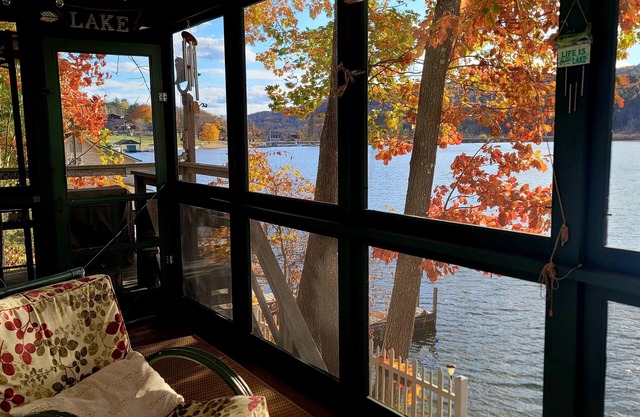 4 Schlafzimmer Seehaus auf dem Wasser in Dunhams Bay Lake George