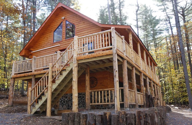 Adirondack Farmhouse - Newly built Luxury Cabin