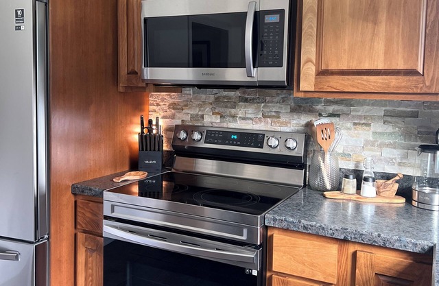 Adirondack getaway—Located halfway between Saratoga Springs & Lake George!