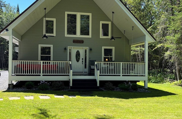 Adirondack Home within walking distance to White Lake