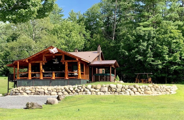 Adirondack 4 Season Lakefront Cabin auf dem Lake Algonquin, Wells, NY.