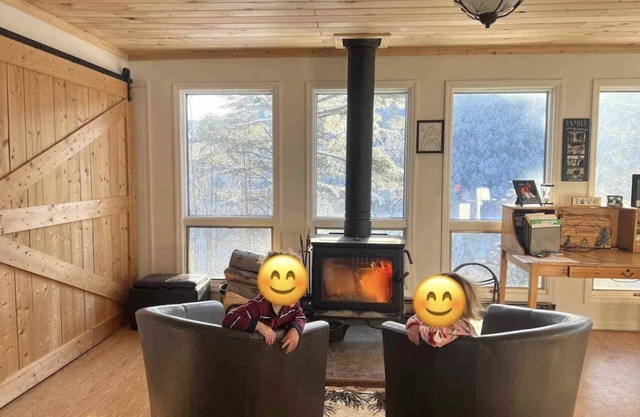 Adirondack Retreat! Pet Friendly, just 20 minutes from Lake George Village.