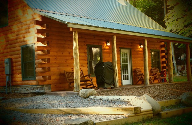 Adirondack Wasserfälle und Cabin In Woods Bran New