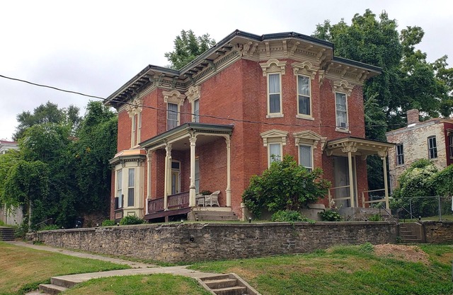 Admiral Fuqua House - Large downtown Hannibal Home