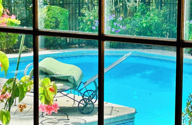 Lake terrace apartment with heated swimming pool/heated tub
