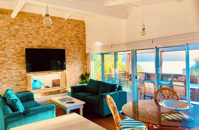 Admirals Deck - Blue River Apartments - Wooli