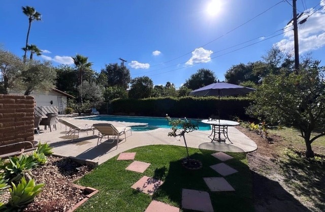 Adobe gem in the heart of Fallbrook! Come relax with the whole family