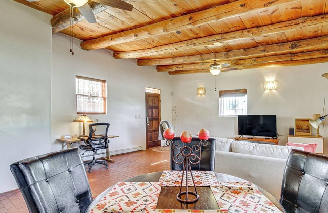 Adobe Home 8 Mi to Old Town Albuquerque!