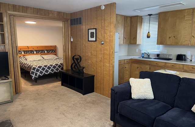 Adorable 1 bedroom, 2 blocks from historic downtown.