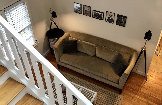 Adorable 1-Bedroom Cottage in Weston, CT