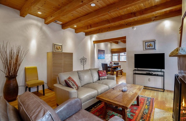 Adorable 2 bed 2 bath home in Downtown Santa Fe ....Near Downtown Plaza