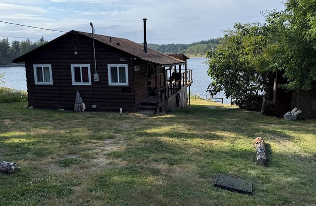 Adorable 2-bedroom cabin in Anderson Island