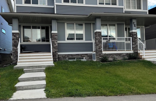 Adorable 2 bedroom basement with private parking