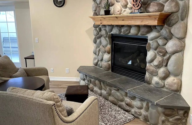 Adorable 2-bedroom basement with indoor fireplace